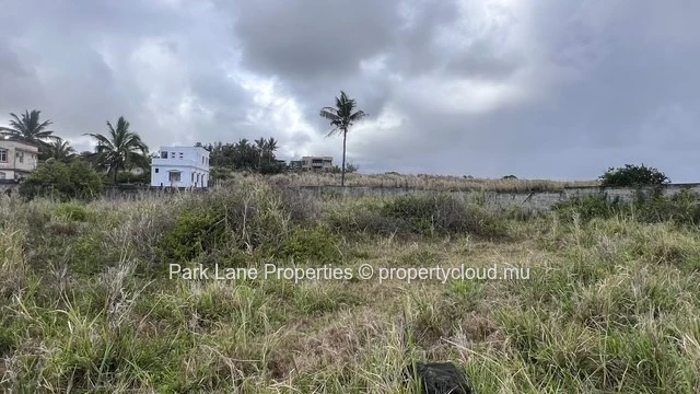 Rare and exclusive absolute beachfront land with direct ocean access - 1.90 arpents - Le Bouchon
