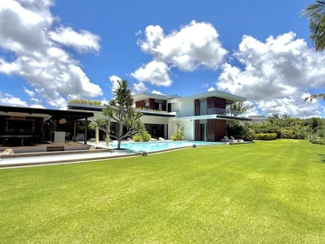 5 Bedroom Villa