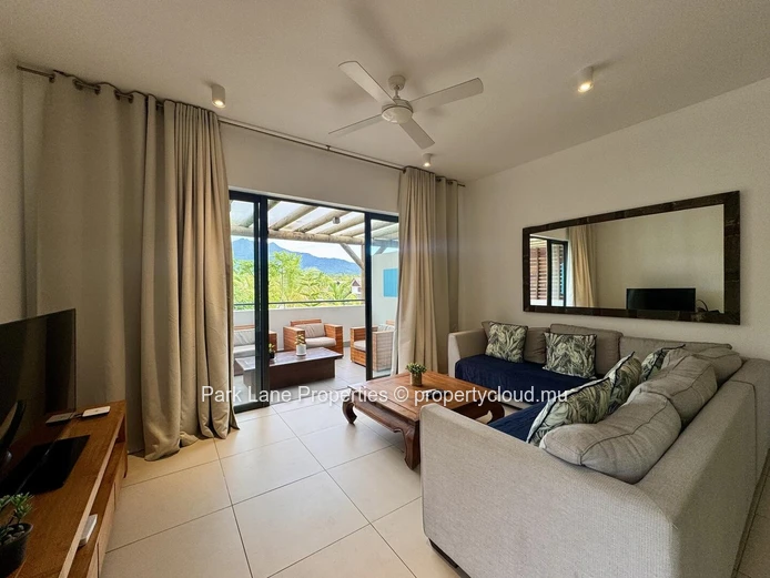 Appartement sur la marina entre la rivière et la montagne