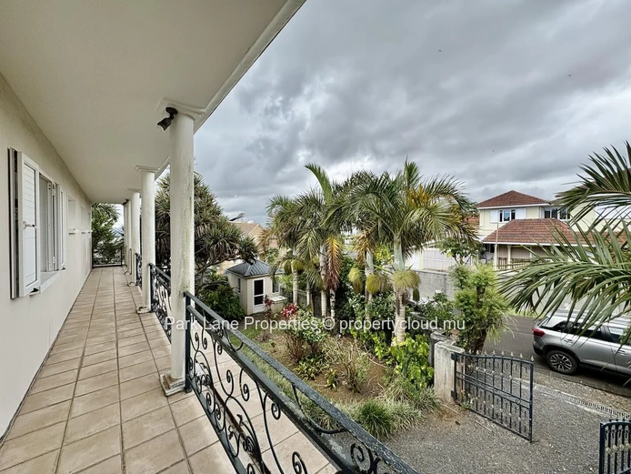 Charming colonial-style home with garden and views in Floreal