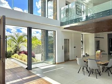 5 Bedroom Villa