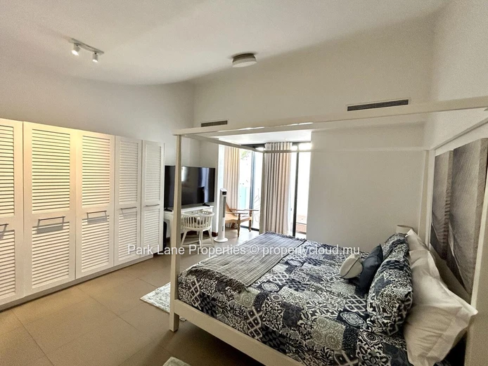Appartement de Luxe en Bord de Mer avec Vues Imprenables et Piscine Commune à Haute Rive, 800 000 $