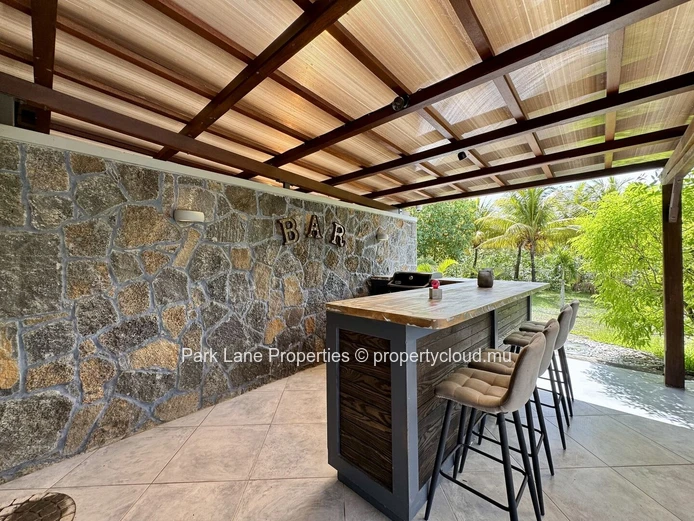 A Majestic Retreat in the Heart of Nature