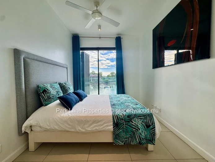 Appartement sur la marina entre la rivière et la montagne