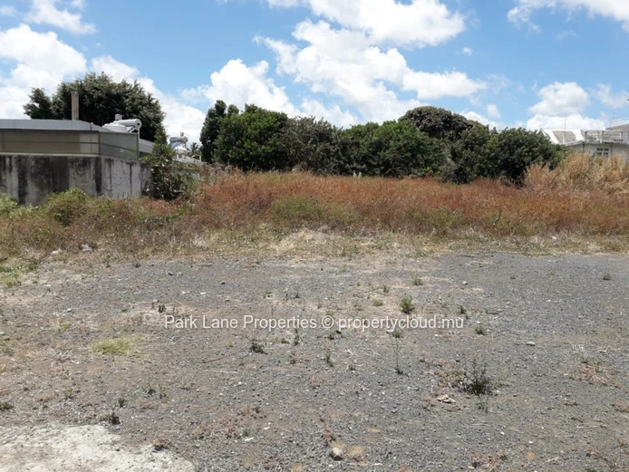 Terrain à vendre Quatre Bornes: opportunité à saisir!