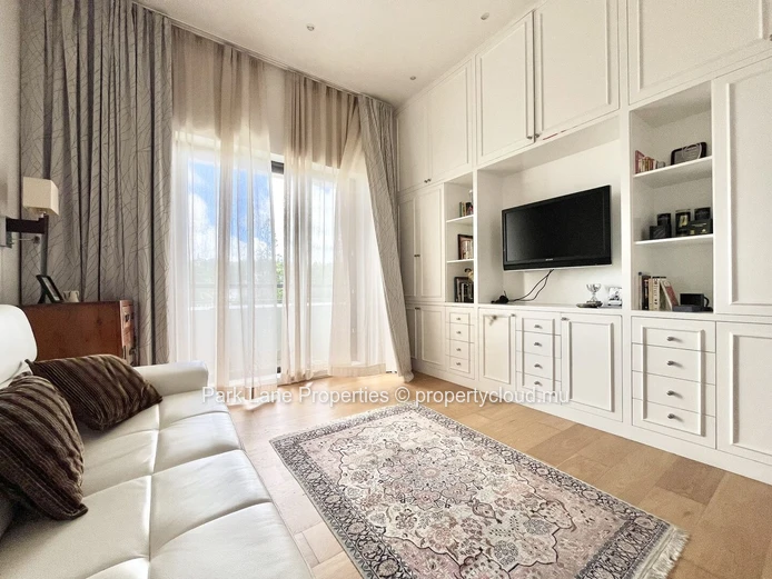 Elegance at the Pinnacle: Experience Absolute Luxury in Floreal!