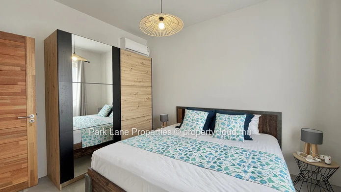 West Coast Comfort: Ground Floor Apartment with Private Garden in Cascavelle
