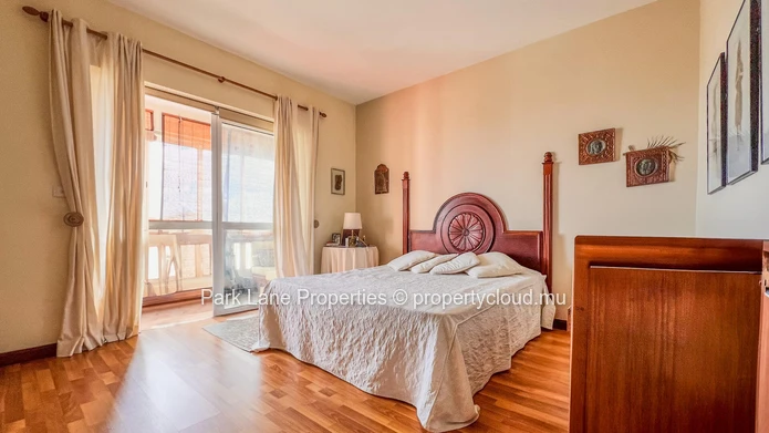 Bright and comfortable apartment in a prime location in Floreal