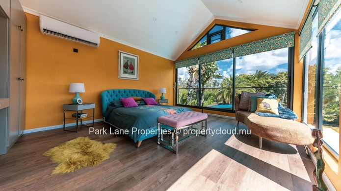 Magnificent fully renovated contemporary property close to Balaclava beach.