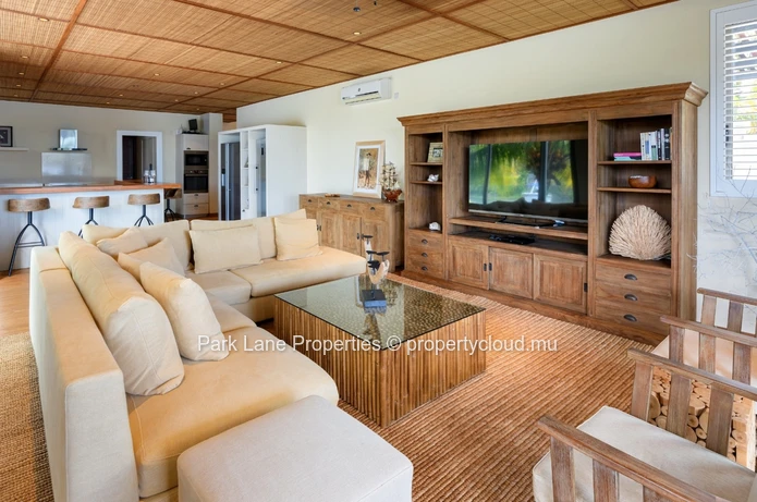 Luxury 5 bedroom marina villa with access and sea views in Mauritius  