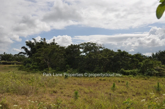 Exceptional 1569 m² plot with stunning mountain views in a prime location in Highlands