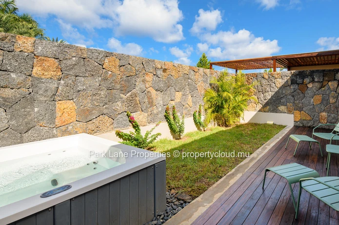 Contemporary fully furnished golf villa for sale in the heart of Heritage Villas Valriche 