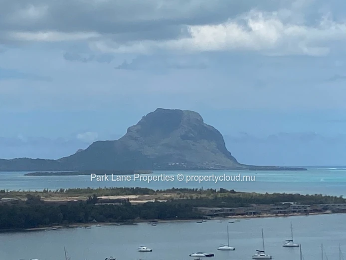 Stunning land  with ocean view, ideal for a project