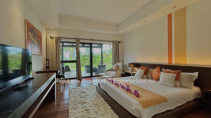 Villa de 4 chambres de style balinaise avec piscine débordante et accès à la plage