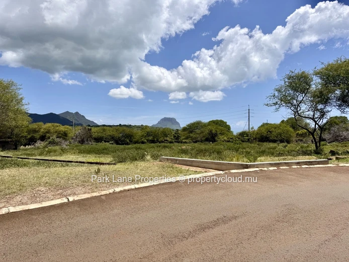Beautiful plot in gated estate 