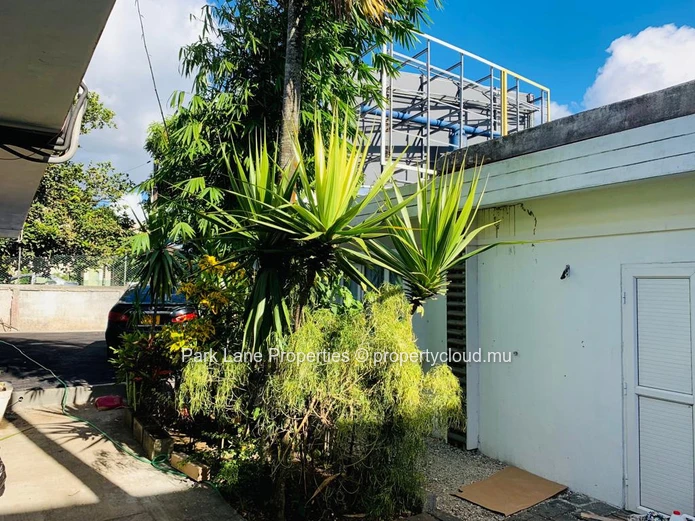Commercial building with rental return strategically situated in Phoenix