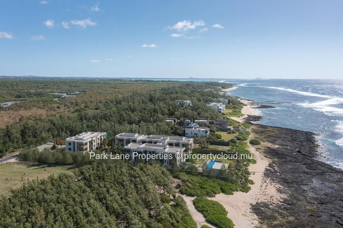 HERMITAGE BEACH APARTMENTS: Expansive Garden and Sea Views