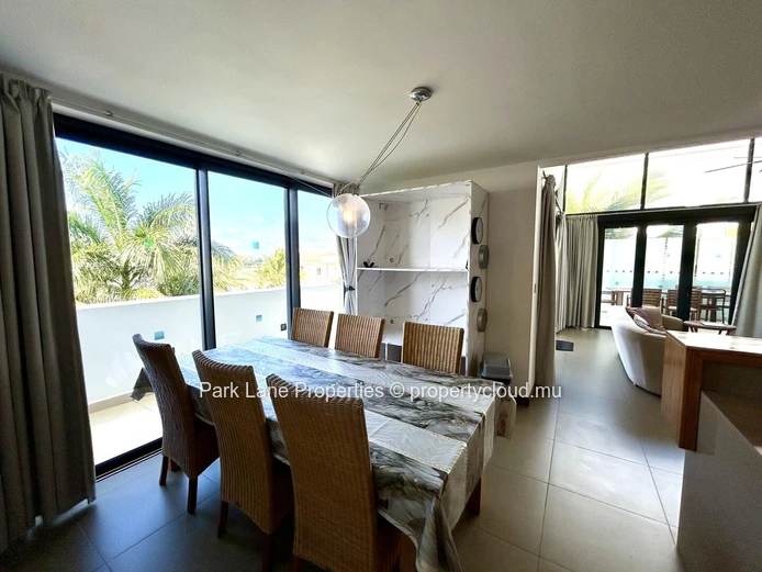 Appartement de Luxe en Bord de Mer avec Vues Imprenables et Piscine Commune à Haute Rive, 800 000 $