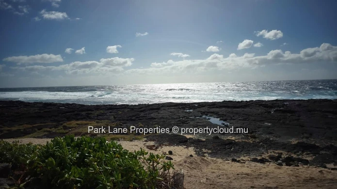 HERMITAGE BEACH APARTMENTS: Expansive Garden and Sea Views