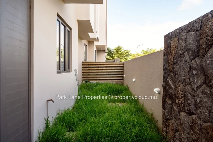 Blue Creek - 3 Bed Ground Floor Apartment for Sale 