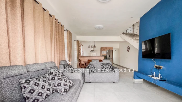 Contemporary duplex in Hermitage – Stylish living in a central location