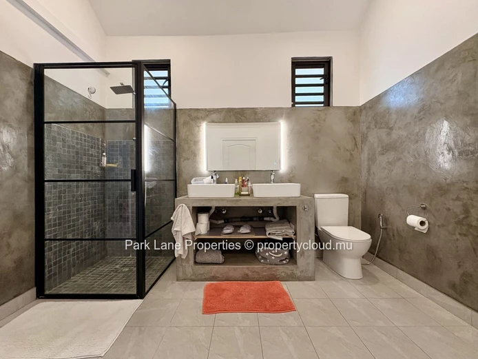 Villa moderne de luxe à Tamarin avec piscine privée et vue montagne
