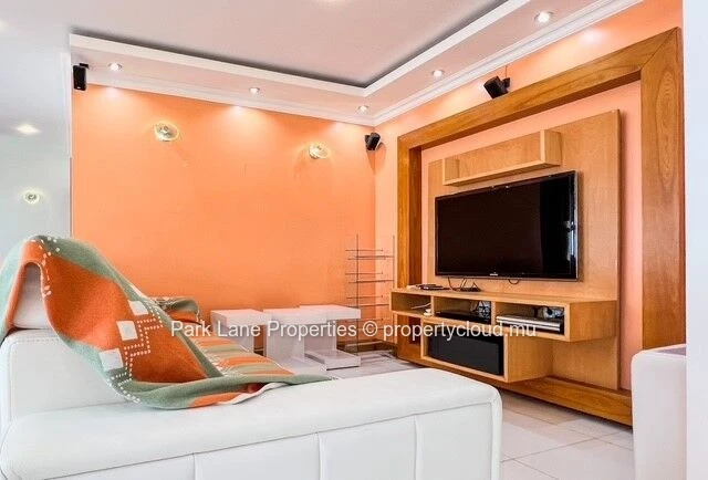 Elegant 330 m² modern residence with breathtaking mountain & sea views