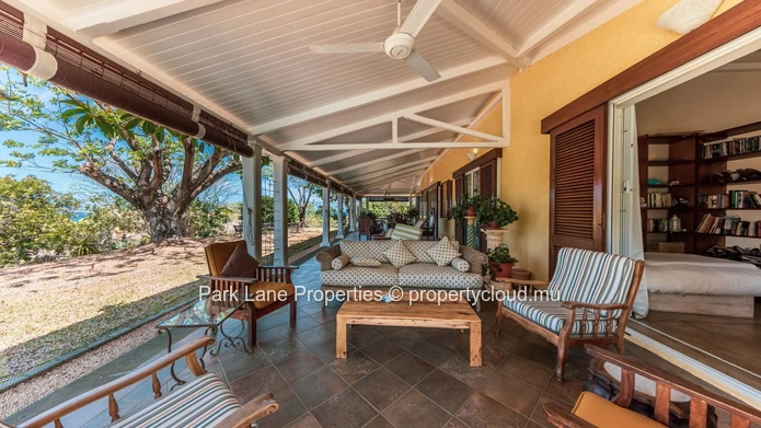 Villa with Stunning Views in the Heights of Rivière Noire