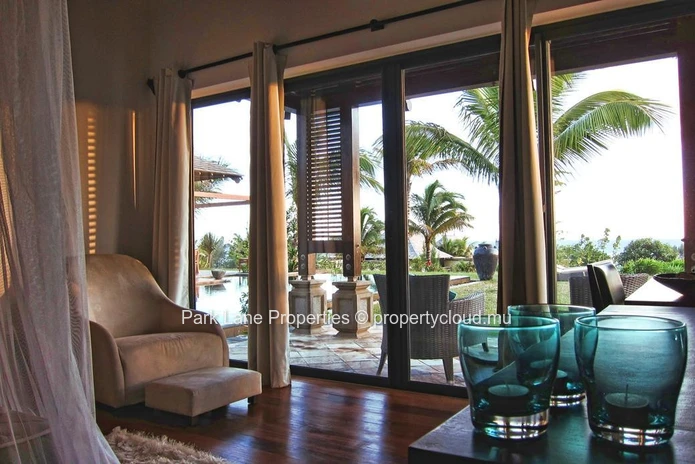 Luxury 6 bedroom villa in a private estate with beach front 5* hotel