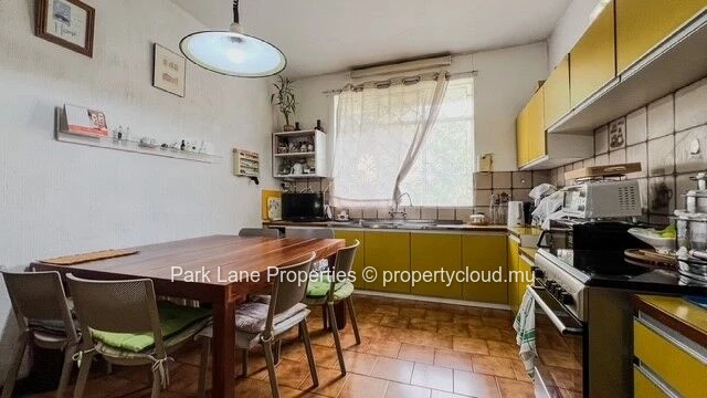 Charmante maison familiale à étages à fort potentiel  à Sodnac