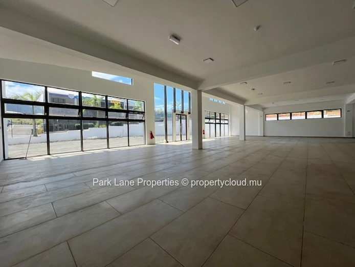 Prime 1800m2 commercial building in bagatelle: ground + first floor for rent