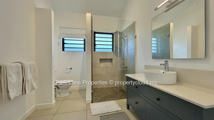 Charming 3-Bedroom Home with Garden, Pool & Mountain Views in Secure Estate
