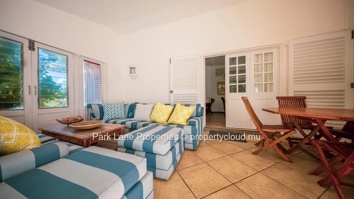 Charmante maison familiale à quelques pas de la plage, avec vue mer partielle et accès direct (Mandat exclusif)