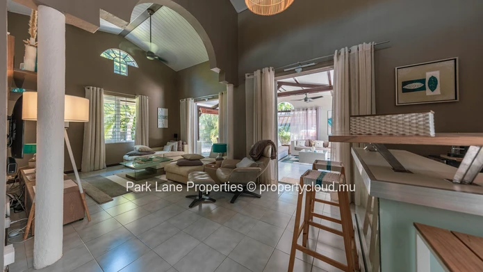 Belle Villa de 4 Chambres avec Piscine et Espaces de Réception au Cœur de Tamarin