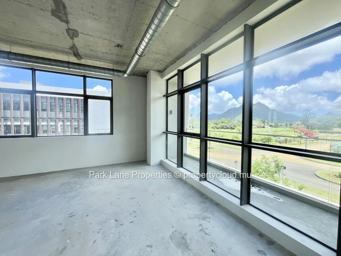Spacious office space in the heart of Moka