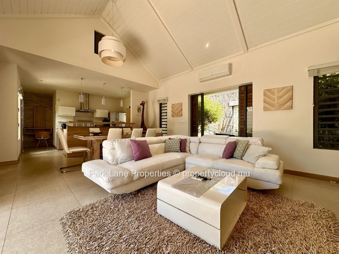 Private oasis in Grand Bay– 3-bedroom villa with pool & kiosk
