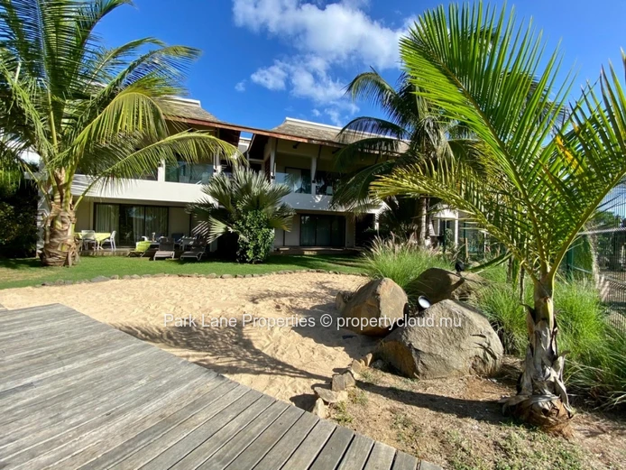 Charming 2 bedroom apartment - Peaceful living meets everyday convenience!