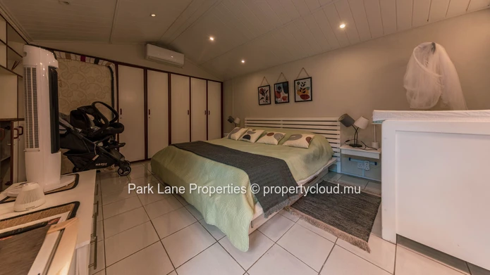 Belle Villa de 4 Chambres avec Piscine et Espaces de Réception au Cœur de Tamarin