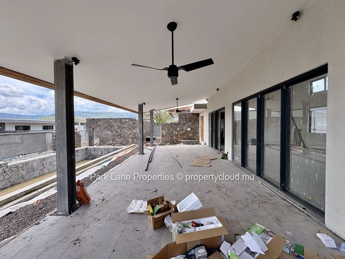 Turnkey Luxury Villa with Double Garage in Exclusive 5-Star Resort at the Foot of La Tourelle, Tamarin