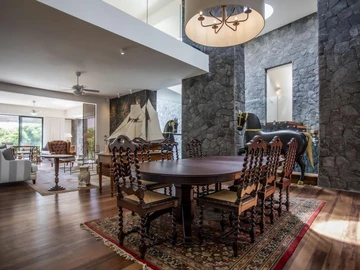 5 Bedroom Villa