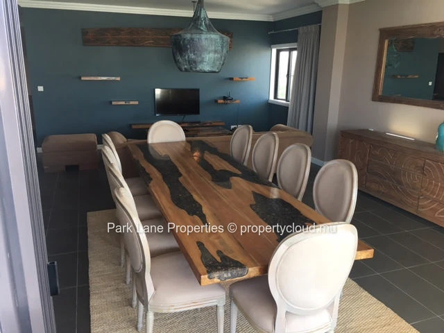 Stunning fully furnished penthouse in Rose Hill – Comfort & elegance in every detail<br/><br/>
