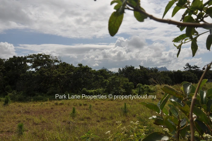 Exceptional 1569 m² plot with stunning mountain views in a prime location in Highlands
