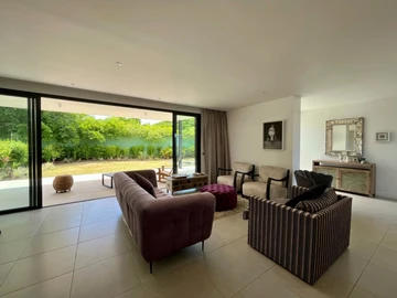 5 Bedroom Villa
