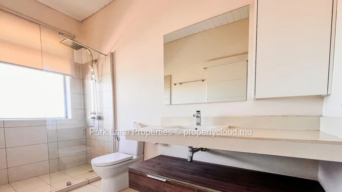 Penthouse Contemporain à Vacoas – Confort, Espace et élégance