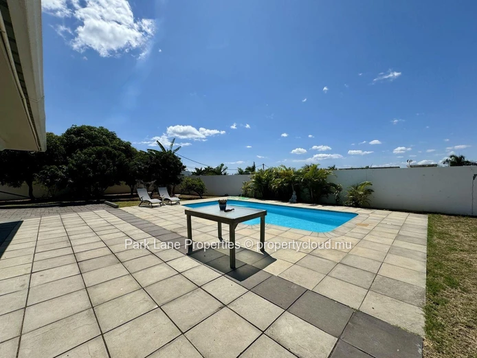 Modern villa in sought after area