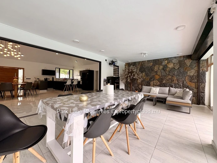 Villa moderne de luxe à Tamarin avec piscine privée et vue montagne