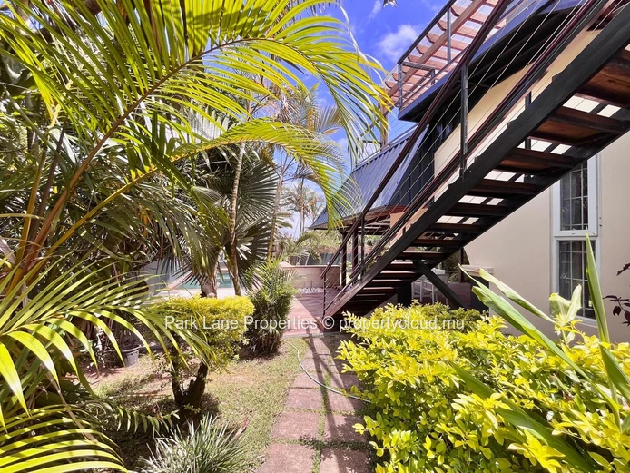 Elegant furnished home renovated recently with pool & garden in prime Floréal Location