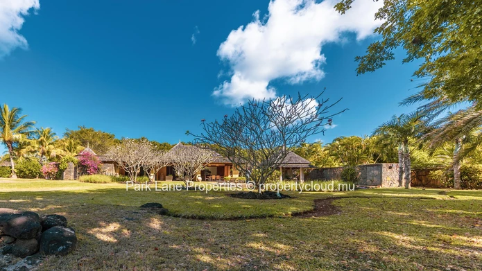 Prestigious 4-Bedroom Villa with Pool, Kiosk & Garden in Tamarina Golf Estate