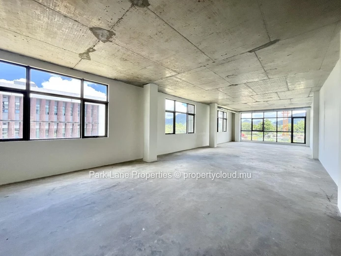 Spacious office space in the heart of Moka