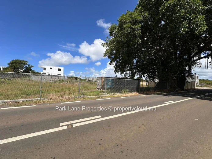Residential land for sale in Calodyne.
